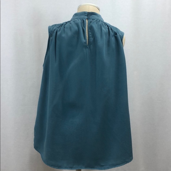 Woman’s sleeveless top - Picture 3 of 4